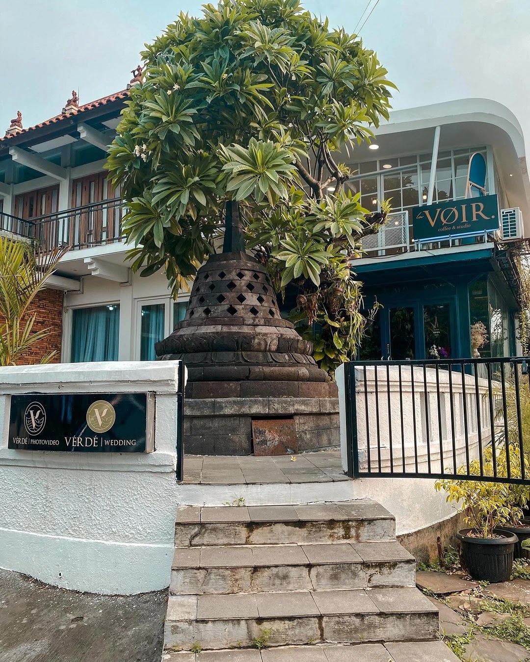 La Voir Coffee & Studio Tangerang Jam Buka, Menu & Lokasi