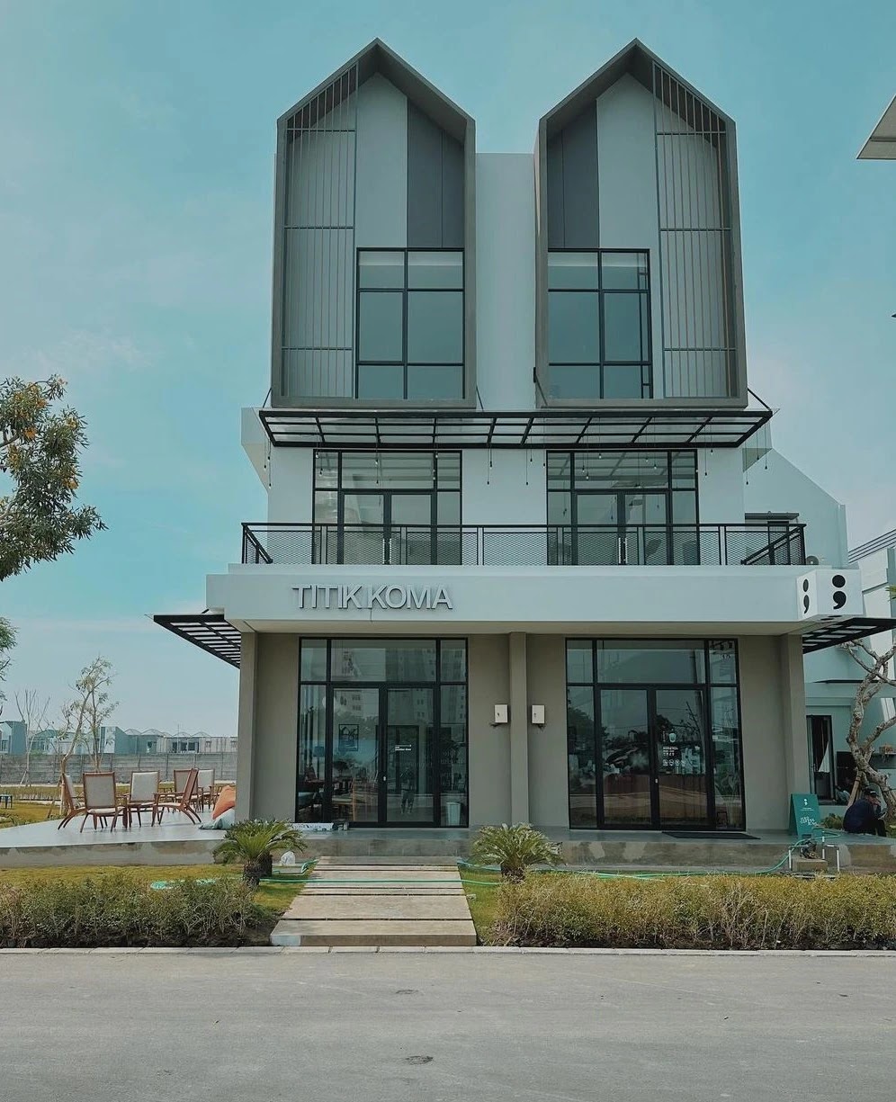 Titik Koma Grand Eastern Surabaya Daftar Menu & Lokasi