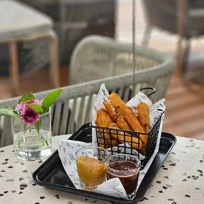 Menu di Greyhound Cafe Gatot Subroto